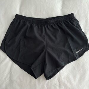 Nike Women's Black Athletic Shorts, size Large, NWT